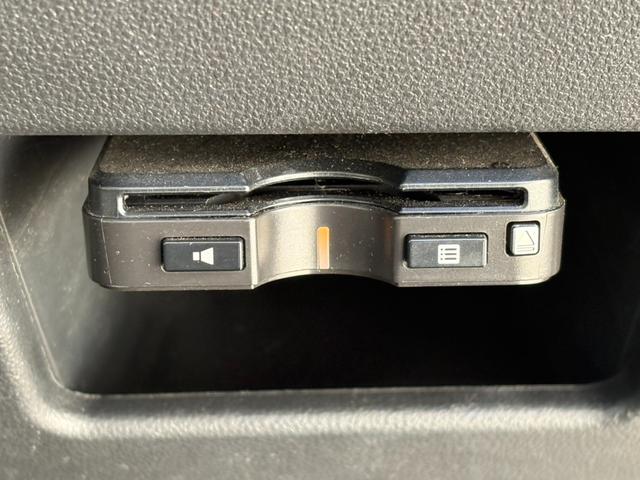 ムーヴキャンバス Ｇメイクアップリミテッド　ＳＡＩＩＩ　純正ナビ　Ｂｌｕｅｔｏｏｔｈオーディオ　両側パワースライドドア　ＥＴＣ　アラウンドビューモニター　ブレーキサポート　アイドリングストップ　フルセグテレビ　ステアリングリモコン　オートライト（12枚目）