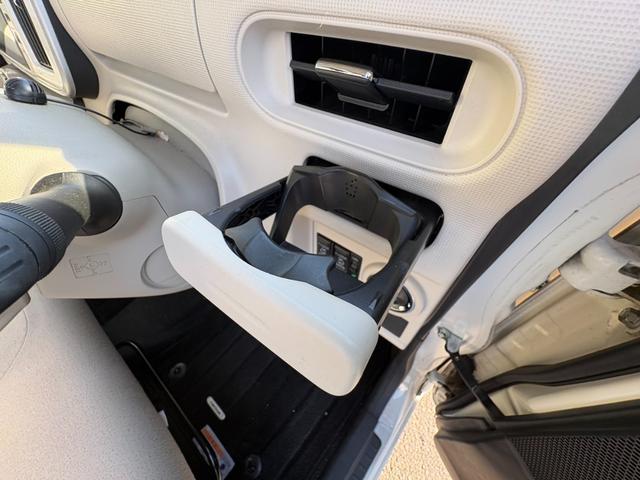 ムーヴキャンバス Ｇメイクアップリミテッド　ＳＡＩＩＩ　純正ナビ　Ｂｌｕｅｔｏｏｔｈオーディオ　両側パワースライドドア　ＥＴＣ　アラウンドビューモニター　ブレーキサポート　アイドリングストップ　フルセグテレビ　ステアリングリモコン　オートライト（31枚目）