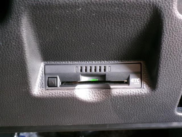 ヤリス ハイブリッドＸ　メモリーナビ　ミュージックプレイヤー接続可　バックカメラ　衝突被害軽減システム　ＥＴＣ　記録簿（12枚目）