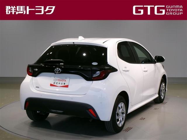 ヤリス Ｘ　４ＷＤ　メモリーナビ　ミュージックプレイヤー接続可　バックカメラ　衝突被害軽減システム　ＥＴＣ　記録簿（3枚目）