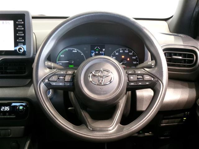 ヤリス ハイブリッドＸ　メモリーナビ　ミュージックプレイヤー接続可　バックカメラ　衝突被害軽減システム　ＥＴＣ　記録簿（5枚目）