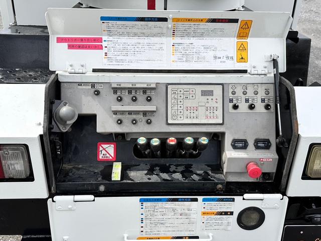 ダイナトラック 　アイチ高所作業車　ＳＮ１５Ｂ　１４．６ｍ　電工仕様　自動格納　バケット昇降　低騒音サブエンジン　車両総重量７５３５ｋｇ　ラジオ　Ｂカメラ　ナビ　ＥＳ　ＤＰＦ　左電格ミラー　ヘッドライトレベライザー（52枚目）