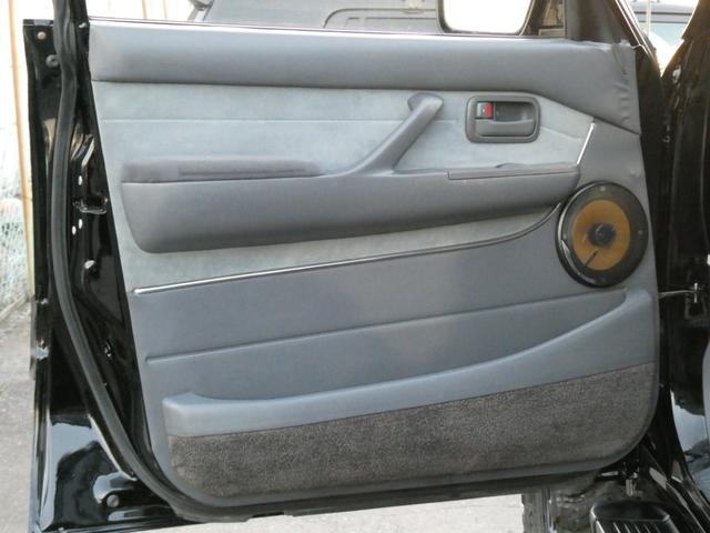 ランドクルーザー８０ ＶＸリミテッド　中期型　全塗装済　背面レス　ＡＲＢバンパー　５インチリフトアップ　輸出用角目四灯　ラグナ１６インチＡＷ　サファリシュノーケル　オールドマンエミューステダン　サクソンマフラー　リアラダー　社外スピーカー（16枚目）