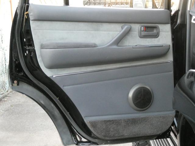 ランドクルーザー８０ ＶＸリミテッド　中期型　全塗装済　背面レス　ＡＲＢバンパー　５インチリフトアップ　輸出用角目四灯　ラグナ１６インチＡＷ　サファリシュノーケル　オールドマンエミューステダン　サクソンマフラー　リアラダー　社外スピーカー（17枚目）