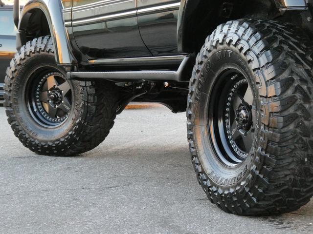 ランドクルーザー８０ ＶＸリミテッド　中期型　全塗装済　背面レス　ＡＲＢバンパー　５インチリフトアップ　輸出用角目四灯　ラグナ１６インチＡＷ　サファリシュノーケル　オールドマンエミューステダン　サクソンマフラー　リアラダー　社外スピーカー（23枚目）