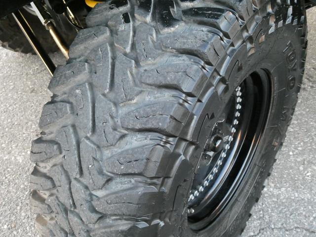 ランドクルーザー８０ ＶＸリミテッド　中期型　全塗装済　背面レス　ＡＲＢバンパー　５インチリフトアップ　輸出用角目四灯　ラグナ１６インチＡＷ　サファリシュノーケル　オールドマンエミューステダン　サクソンマフラー　リアラダー　社外スピーカー（25枚目）