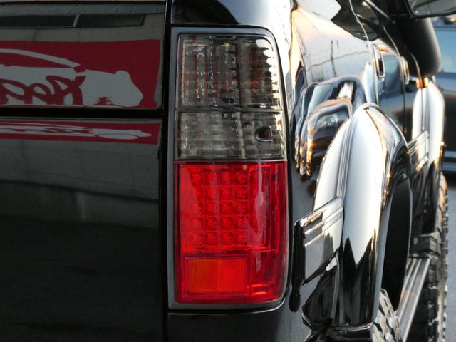 ランドクルーザー８０ ＶＸリミテッド　中期型　全塗装済　背面レス　ＡＲＢバンパー　５インチリフトアップ　輸出用角目四灯　ラグナ１６インチＡＷ　サファリシュノーケル　オールドマンエミューステダン　サクソンマフラー　リアラダー　社外スピーカー（33枚目）