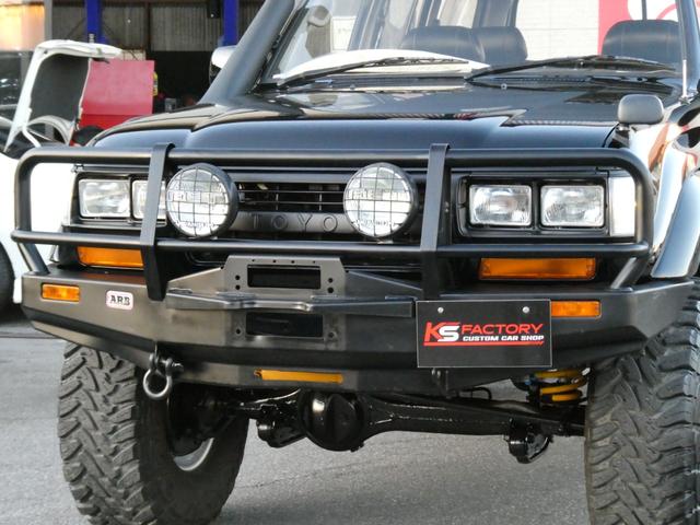 ランドクルーザー８０ ＶＸリミテッド　中期型　全塗装済　背面レス　ＡＲＢバンパー　５インチリフトアップ　輸出用角目四灯　ラグナ１６インチＡＷ　サファリシュノーケル　オールドマンエミューステダン　サクソンマフラー　リアラダー　社外スピーカー（37枚目）