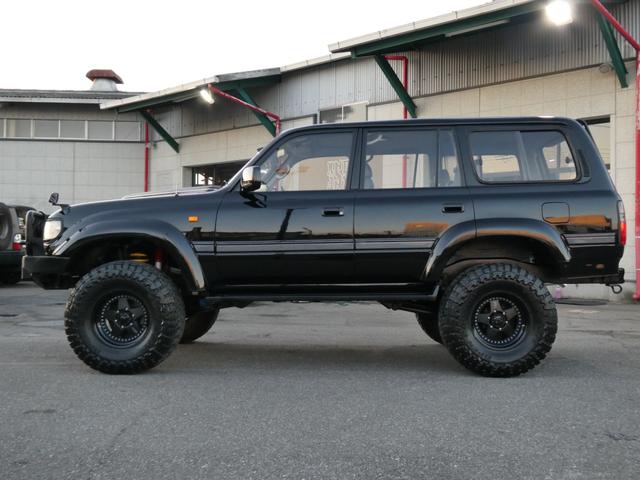 ランドクルーザー８０ ＶＸリミテッド　中期型　全塗装済　背面レス　ＡＲＢバンパー　５インチリフトアップ　輸出用角目四灯　ラグナ１６インチＡＷ　サファリシュノーケル　オールドマンエミューステダン　サクソンマフラー　リアラダー　社外スピーカー（44枚目）