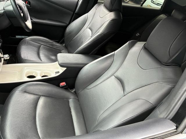 プリウス Ａプレミアム　シートＨ　ＬＫＡ　クリソナー　電動パワーシート　黒革シート　アイドリングストップ機能　ＬＥＤライト　スマキー　クルコン　ＡＣ　キーレスエントリー　イモビ　サイドエアバッグ　エアバッグ　ＡＢＳ　ＥＳＣ（25枚目）