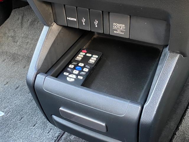 オデッセイ アブソルート・ＥＸ　衝突軽減ブレーキ／純正インターナビ／フルセグＴＶ／マルチビューカメラ／純正後席モニター／ＬＥＤヘッドライト／両側電動スライドドア／運転席パワーシート／純正アルミ／ＥＴＣ／ハーフレザーシート／７人乗り／（20枚目）