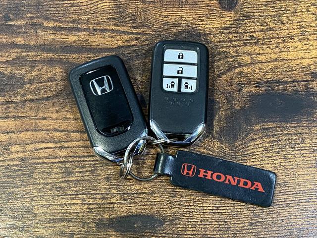 オデッセイ アブソルート・ＥＸ　衝突軽減ブレーキ／純正インターナビ／フルセグＴＶ／マルチビューカメラ／純正後席モニター／ＬＥＤヘッドライト／両側電動スライドドア／運転席パワーシート／純正アルミ／ＥＴＣ／ハーフレザーシート／７人乗り／（23枚目）