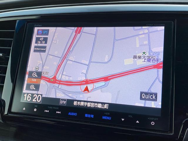 オデッセイ アブソルート・２０ｔｈアニバーサリー　純正ナビ／純正リア席モニター／フルセグＴＶ／バックカメラ／両側電動スライドドア／専用コンビシート／運転席８ウェイパワーシート／ＬＥＤヘッドライト／フォグライト／コンフォートビューパッケージ／ＥＴＣ（5枚目）