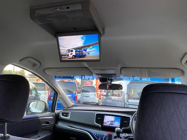 オデッセイ アブソルート・２０ｔｈアニバーサリー　純正ナビ／純正リア席モニター／フルセグＴＶ／バックカメラ／両側電動スライドドア／専用コンビシート／運転席８ウェイパワーシート／ＬＥＤヘッドライト／フォグライト／コンフォートビューパッケージ／ＥＴＣ（10枚目）