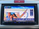 フリードスパイク Ｇ　ジャストセレクション　メモリーナビ　フルセグＴＶ　バックカメラ　ＤＶＤ再生機能　ＣＤ録音機能　Ｂｌｕｅｔｏｏｔｈオーディオ　ディスチャージヘッドライト　オートライト　両側スライドドア　キーレス　ドアバイザー　ＥＴＣ（5枚目）