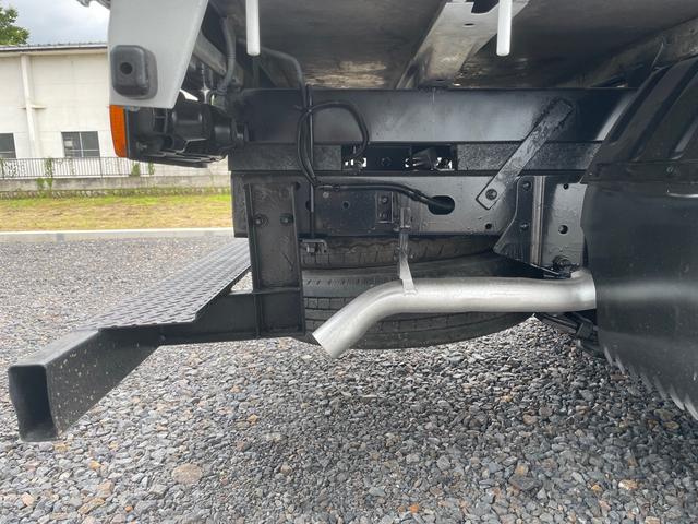 2t 平ボディ 全低床 左電動格ミラー 6速 NOx・PM適合車(37枚目)