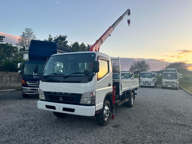 キャンター  3段 クレーン付き 5速マニュアル ラジコン付き 平ボディ 3段クレーン・フックイン2.63t吊り クレーン型式URU263N  全塗装済み 積載2000kg 荷台寸法長さ 369cm 幅 199cm(2枚目)