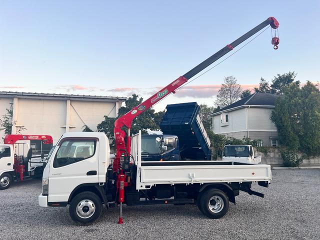 キャンター  3段 クレーン付き 5速マニュアル ラジコン付き 平ボディ 3段クレーン・フックイン2.63t吊り クレーン型式URU263N  全塗装済み 積載2000kg 荷台寸法長さ 369cm 幅 199cm(3枚目)