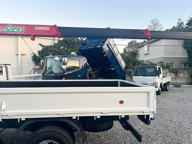 キャンター  3段 クレーン付き 5速マニュアル ラジコン付き 平ボディ 3段クレーン・フックイン2.63t吊り クレーン型式URU263N  全塗装済み 積載2000kg 荷台寸法長さ 369cm 幅 199cm(5枚目)