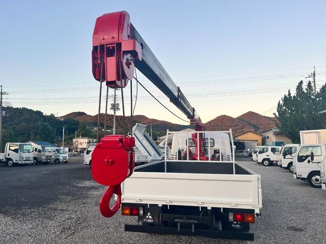 キャンター  3段 クレーン付き 5速マニュアル ラジコン付き 平ボディ 3段クレーン・フックイン2.63t吊り クレーン型式URU263N  全塗装済み 積載2000kg 荷台寸法長さ 369cm 幅 199cm(9枚目)