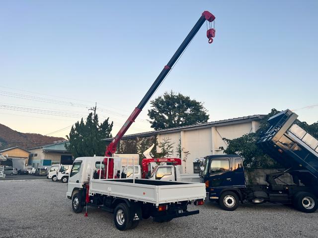 キャンター  3段 クレーン付き 5速マニュアル ラジコン付き 平ボディ 3段クレーン・フックイン2.63t吊り クレーン型式URU263N  全塗装済み 積載2000kg 荷台寸法長さ 369cm 幅 199cm(10枚目)