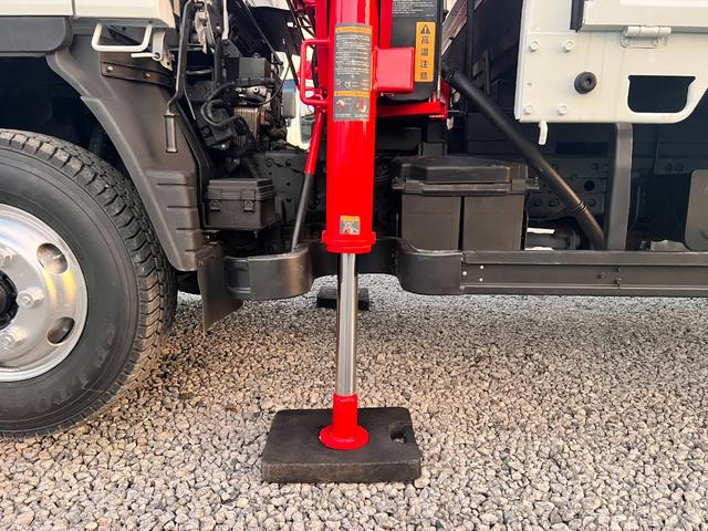 キャンター  3段 クレーン付き 5速マニュアル ラジコン付き 平ボディ 3段クレーン・フックイン2.63t吊り クレーン型式URU263N  全塗装済み 積載2000kg 荷台寸法長さ 369cm 幅 199cm(15枚目)