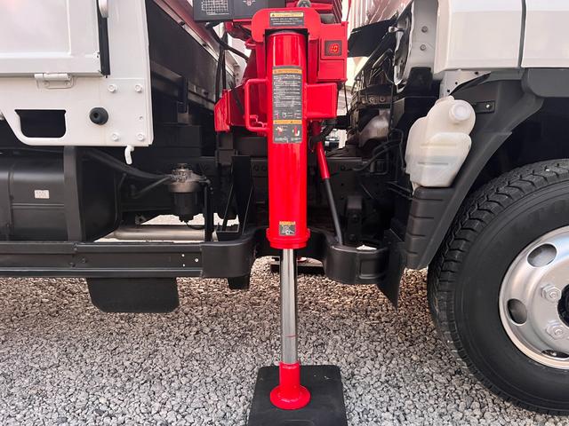 キャンター  3段 クレーン付き 5速マニュアル ラジコン付き 平ボディ 3段クレーン・フックイン2.63t吊り クレーン型式URU263N  全塗装済み 積載2000kg 荷台寸法長さ 369cm 幅 199cm(16枚目)