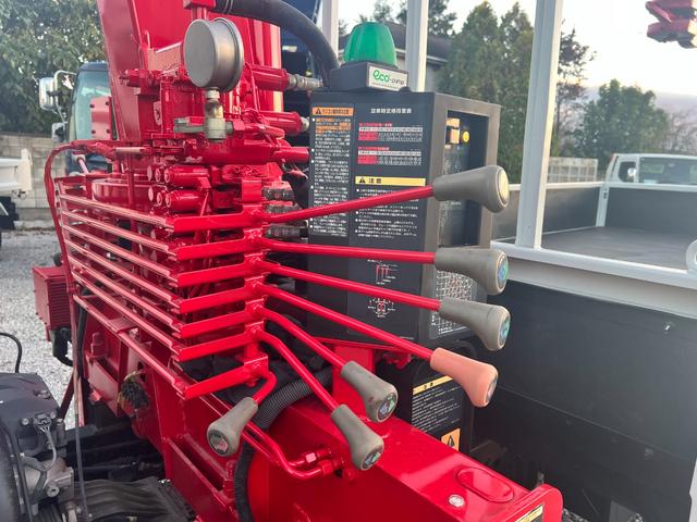 キャンター  3段 クレーン付き 5速マニュアル ラジコン付き 平ボディ 3段クレーン・フックイン2.63t吊り クレーン型式URU263N  全塗装済み 積載2000kg 荷台寸法長さ 369cm 幅 199cm(17枚目)