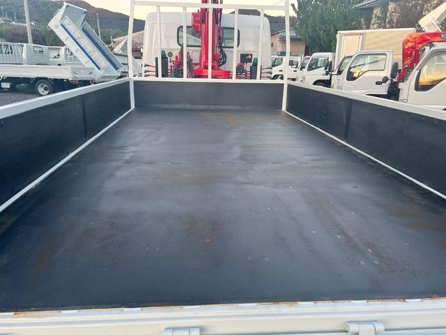 キャンター  3段 クレーン付き 5速マニュアル ラジコン付き 平ボディ 3段クレーン・フックイン2.63t吊り クレーン型式URU263N  全塗装済み 積載2000kg 荷台寸法長さ 369cm 幅 199cm(31枚目)