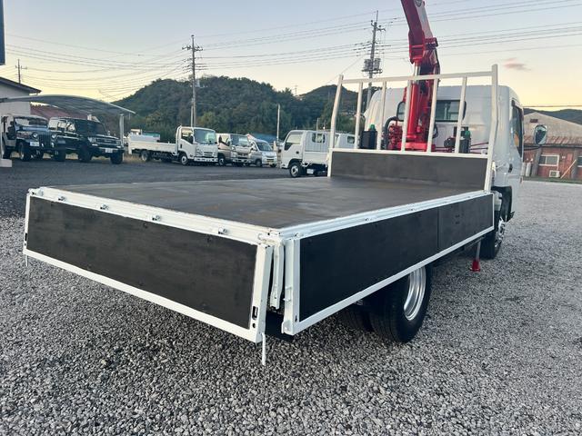 キャンター  3段 クレーン付き 5速マニュアル ラジコン付き 平ボディ 3段クレーン・フックイン2.63t吊り クレーン型式URU263N  全塗装済み 積載2000kg 荷台寸法長さ 369cm 幅 199cm(33枚目)