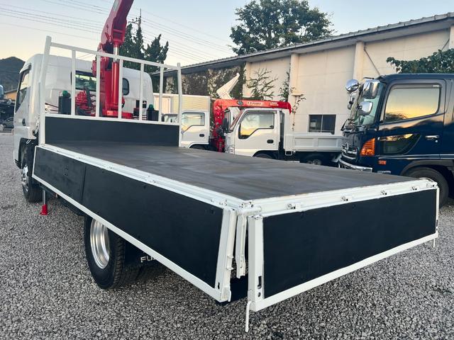 キャンター  3段 クレーン付き 5速マニュアル ラジコン付き 平ボディ 3段クレーン・フックイン2.63t吊り クレーン型式URU263N  全塗装済み 積載2000kg 荷台寸法長さ 369cm 幅 199cm(34枚目)