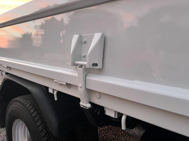 キャンター  3段 クレーン付き 5速マニュアル ラジコン付き 平ボディ 3段クレーン・フックイン2.63t吊り クレーン型式URU263N  全塗装済み 積載2000kg 荷台寸法長さ 369cm 幅 199cm(35枚目)