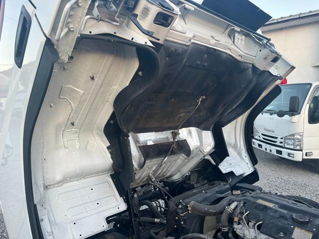 キャンター  3段 クレーン付き 5速マニュアル ラジコン付き 平ボディ 3段クレーン・フックイン2.63t吊り クレーン型式URU263N  全塗装済み 積載2000kg 荷台寸法長さ 369cm 幅 199cm(41枚目)