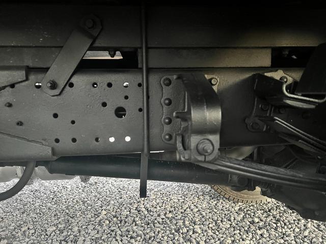 キャンター  3段 クレーン付き 5速マニュアル ラジコン付き 平ボディ 3段クレーン・フックイン2.63t吊り クレーン型式URU263N  全塗装済み 積載2000kg 荷台寸法長さ 369cm 幅 199cm(50枚目)