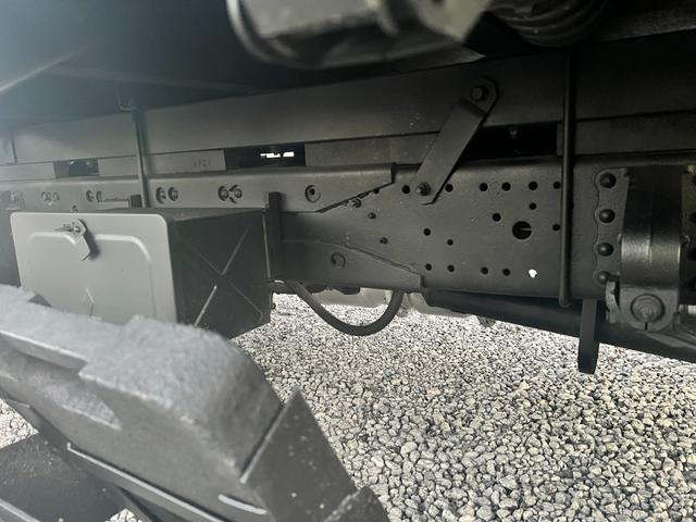 キャンター  3段 クレーン付き 5速マニュアル ラジコン付き 平ボディ 3段クレーン・フックイン2.63t吊り クレーン型式URU263N  全塗装済み 積載2000kg 荷台寸法長さ 369cm 幅 199cm(51枚目)