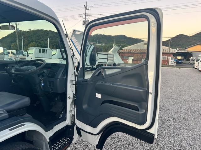 キャンター  3段 クレーン付き 5速マニュアル ラジコン付き 平ボディ 3段クレーン・フックイン2.63t吊り クレーン型式URU263N  全塗装済み 積載2000kg 荷台寸法長さ 369cm 幅 199cm(61枚目)