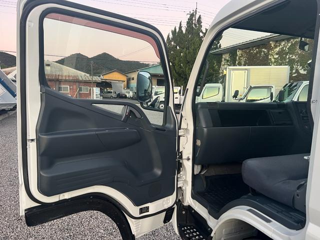 キャンター  3段 クレーン付き 5速マニュアル ラジコン付き 平ボディ 3段クレーン・フックイン2.63t吊り クレーン型式URU263N  全塗装済み 積載2000kg 荷台寸法長さ 369cm 幅 199cm(69枚目)