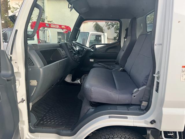 キャンター  3段 クレーン付き 5速マニュアル ラジコン付き 平ボディ 3段クレーン・フックイン2.63t吊り クレーン型式URU263N  全塗装済み 積載2000kg 荷台寸法長さ 369cm 幅 199cm(70枚目)