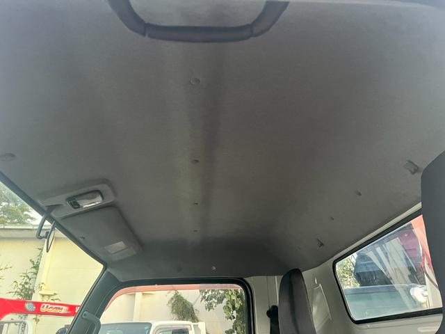 キャンター  3段 クレーン付き 5速マニュアル ラジコン付き 平ボディ 3段クレーン・フックイン2.63t吊り クレーン型式URU263N  全塗装済み 積載2000kg 荷台寸法長さ 369cm 幅 199cm(71枚目)