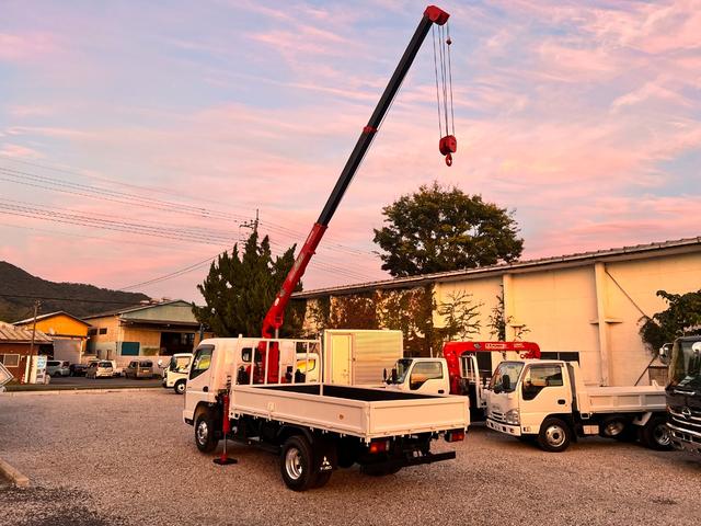 キャンター  3段 クレーン付き 5速マニュアル ラジコン付き 平ボディ 3段クレーン・フックイン2.63t吊り クレーン型式URU263N  全塗装済み 積載2000kg 荷台寸法長さ 369cm 幅 199cm(76枚目)