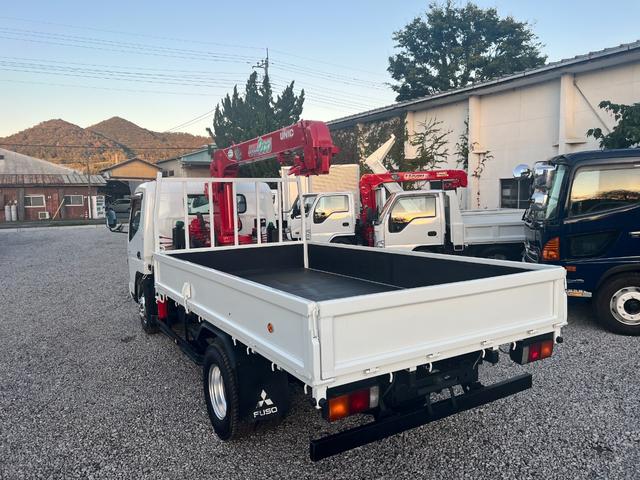 キャンター  3段 クレーン付き 5速マニュアル ラジコン付き 平ボディ 3段クレーン・フックイン2.63t吊り クレーン型式URU263N  全塗装済み 積載2000kg 荷台寸法長さ 369cm 幅 199cm(80枚目)