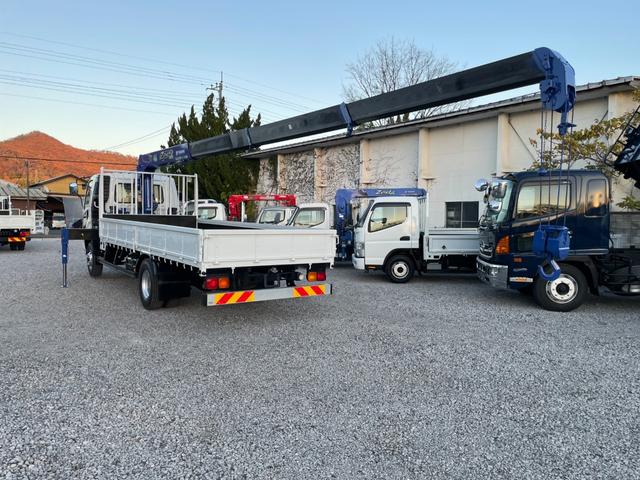 ファイター 　２．７ｔ　４段クレーン付き　　平ボディロング　　ラジコン付き　左電動格ミラー　　架装メーカータダノ　フックインあり　６速マニュアル　　クレーンの型式ＺＥ３０４ＨＲＮ　全塗装済みトラック（15枚目）