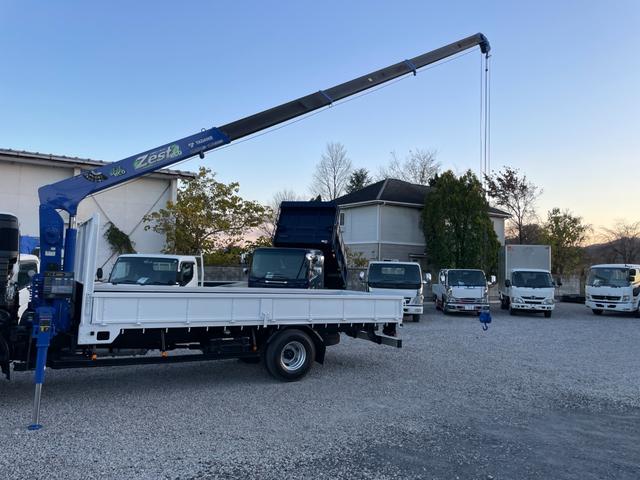 ファイター 　２．７ｔ　４段クレーン付き　　平ボディロング　　ラジコン付き　左電動格ミラー　　架装メーカータダノ　フックインあり　６速マニュアル　　クレーンの型式ＺＥ３０４ＨＲＮ　全塗装済みトラック（18枚目）