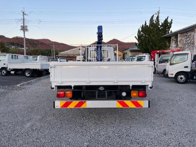 ファイター 　２．７ｔ　４段クレーン付き　　平ボディロング　　ラジコン付き　左電動格ミラー　　架装メーカータダノ　フックインあり　６速マニュアル　　クレーンの型式ＺＥ３０４ＨＲＮ　全塗装済みトラック（22枚目）