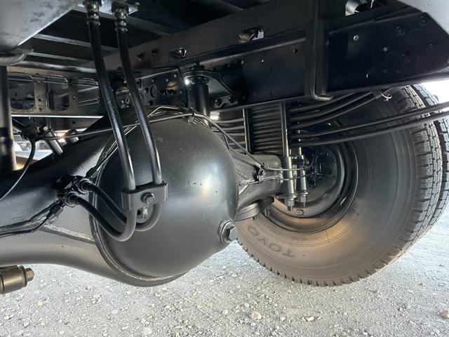 ファイター 　２．７ｔ　４段クレーン付き　　平ボディロング　　ラジコン付き　左電動格ミラー　　架装メーカータダノ　フックインあり　６速マニュアル　　クレーンの型式ＺＥ３０４ＨＲＮ　全塗装済みトラック（36枚目）