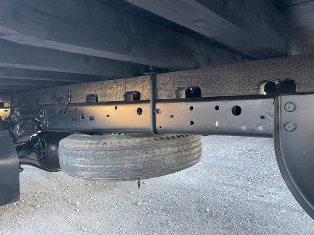 ファイター 　２．７ｔ　４段クレーン付き　　平ボディロング　　ラジコン付き　左電動格ミラー　　架装メーカータダノ　フックインあり　６速マニュアル　　クレーンの型式ＺＥ３０４ＨＲＮ　全塗装済みトラック（40枚目）