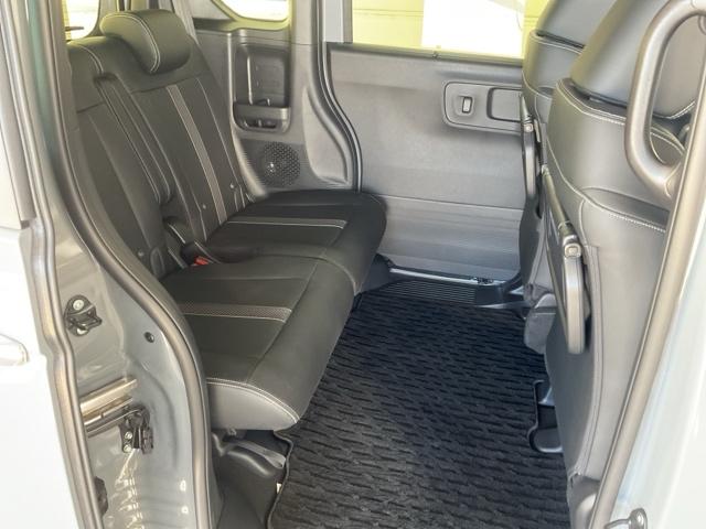 Ｎ－ＢＯＸカスタム コーディネートスタイル　オートクルーズ　禁煙　Ｗ電動ドア　シートヒータ　ＬＥＤ　ＥＳＣ　リアカメラ　ＥＴＣ　ソナー　ＤＶＤ　アイドリングストップ　エアコン　ドラレコ　サイドエアバック　パワーウィンドウ（14枚目）