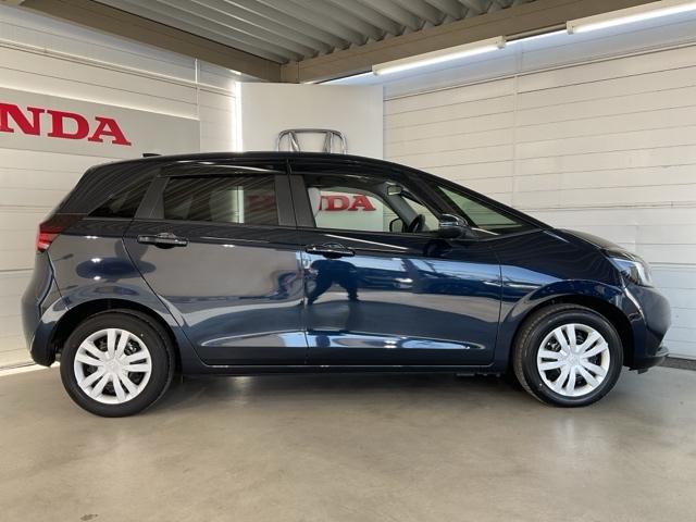 フィット e:HEVホーム ・当社デモカー・前後ドラレコ装着車 前後誤発進抑制機能 クリソナ 助手席エアバッグ 運転席エアバッグ 1オナ シートヒーター アイドリングストップ 禁煙 LEDライト バックカメラ ABS DVD再生(9枚目)