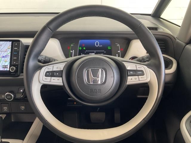 フィット e:HEVホーム ・当社デモカー・前後ドラレコ装着車 前後誤発進抑制機能 クリソナ 助手席エアバッグ 運転席エアバッグ 1オナ シートヒーター アイドリングストップ 禁煙 LEDライト バックカメラ ABS DVD再生(14枚目)