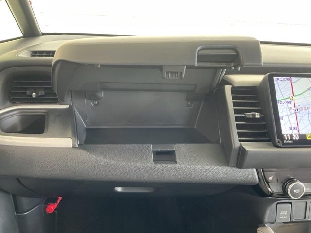 フィット e:HEVホーム ・当社デモカー・前後ドラレコ装着車 前後誤発進抑制機能 クリソナ 助手席エアバッグ 運転席エアバッグ 1オナ シートヒーター アイドリングストップ 禁煙 LEDライト バックカメラ ABS DVD再生(35枚目)